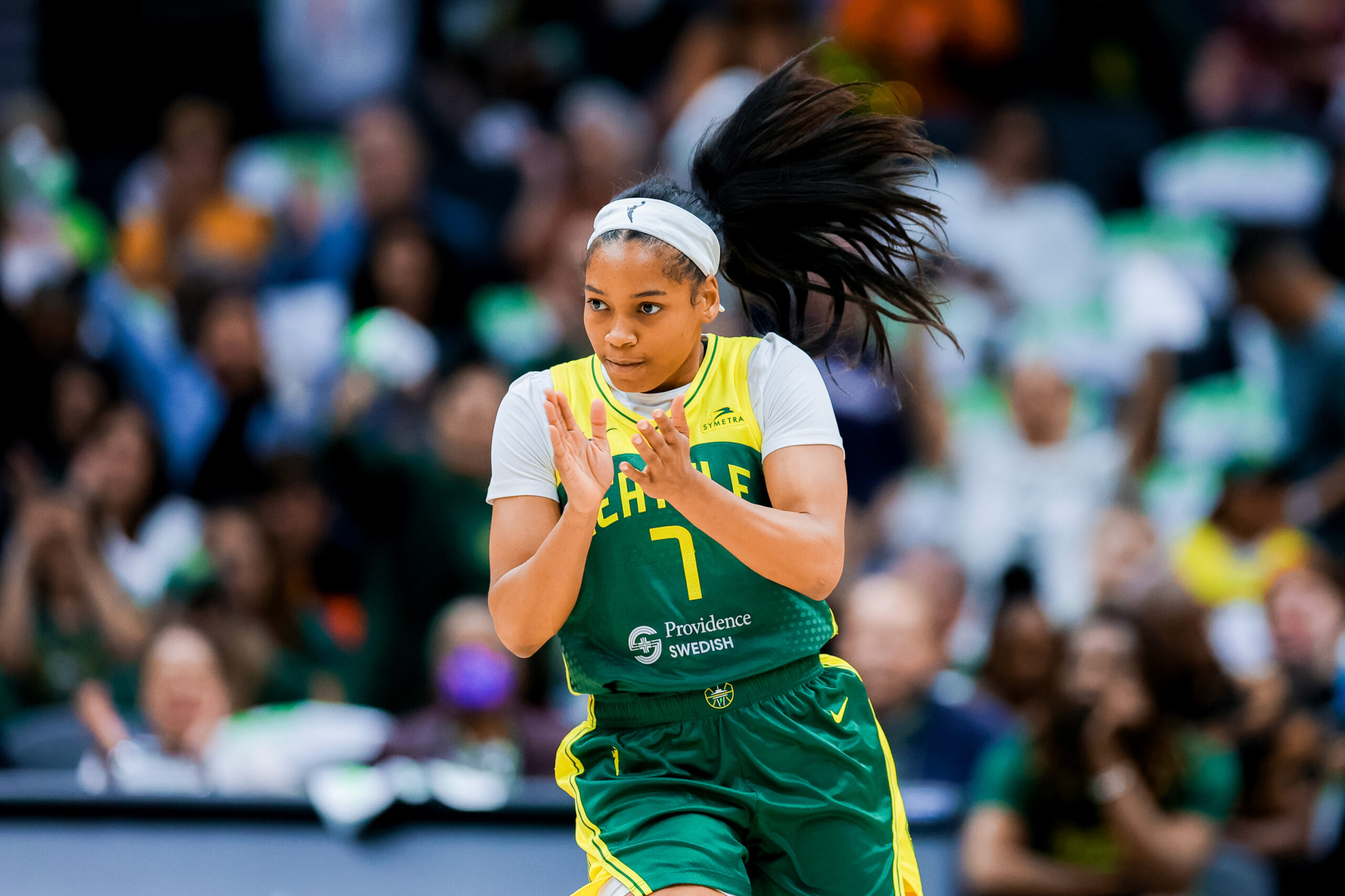 Zia Cooke Re-Signs with Storm
